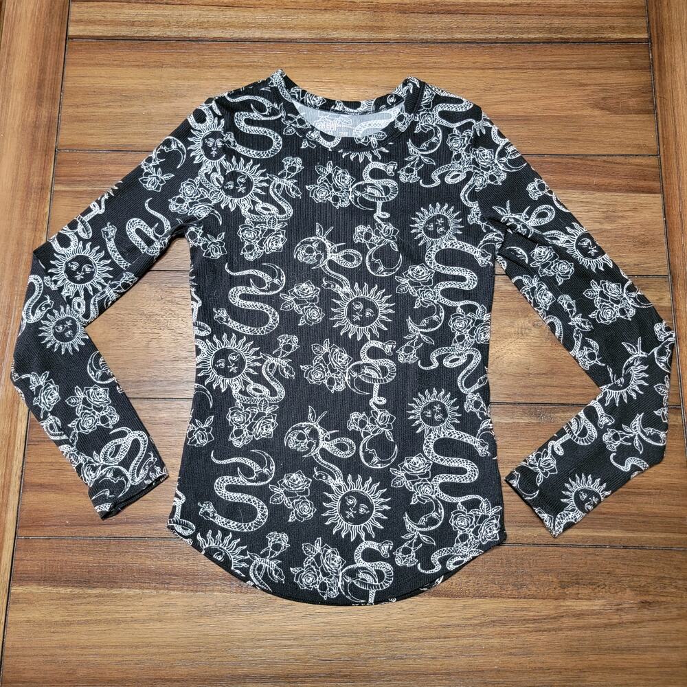 No Boundaries Ribbed Black LS Shirt Snakes, Suns & Roses - Size XS (1)